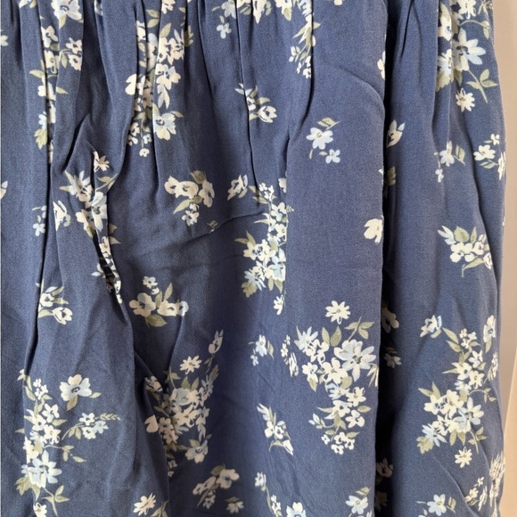 Hollister White and Blue Smocked Casual Shorts - Picture 3 of 5